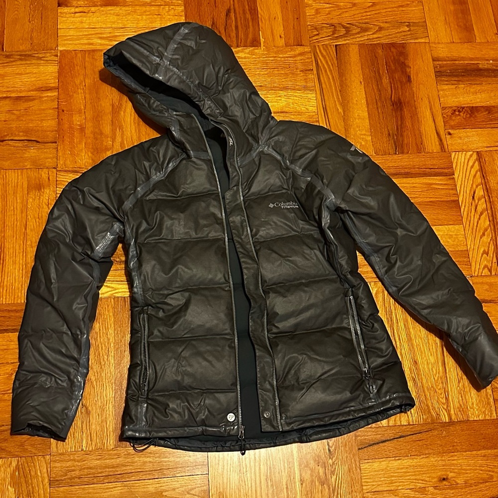 Columbia titanium 700 down jacket